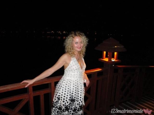 isi da drumul in gura fetei