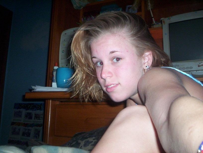 se fute cu fiul vitreg si tatal ii prinde