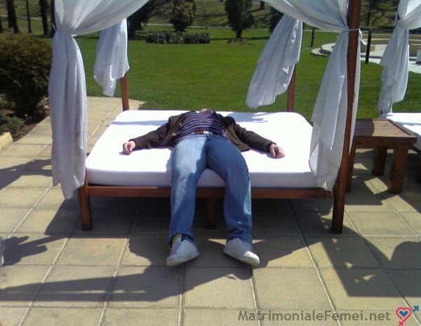 fete mici de ani filmate in toaleta scoli cum se pisa