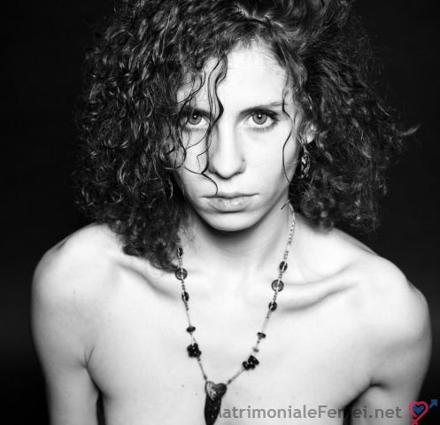 caut fete din budila