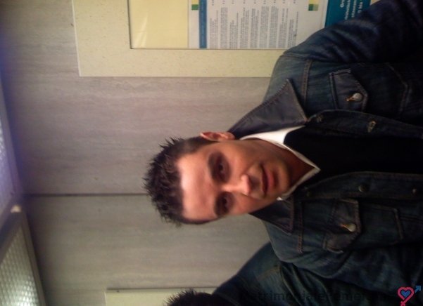 poze cu fete satene pe zapada