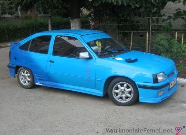 fete care vrea sa se marite pocaite