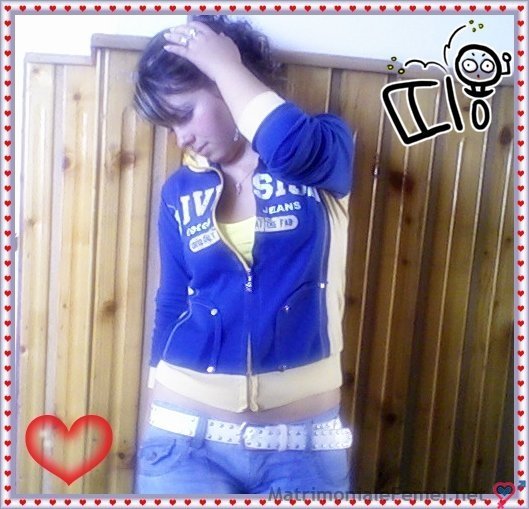 o domnisoara se masturbeaza com.