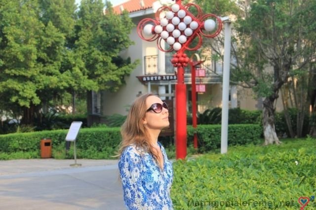 blonda violata de un mecanic