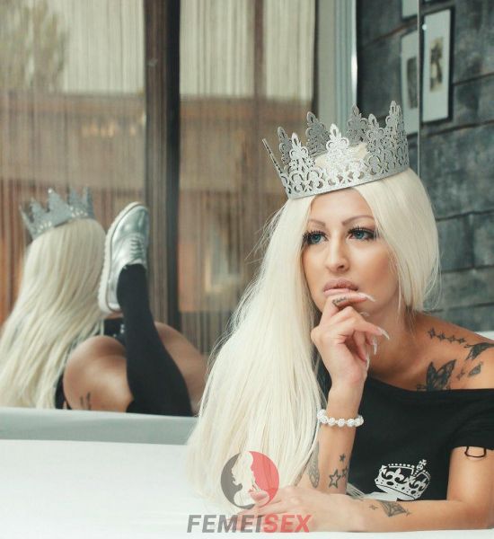 curva cu pizda bulbucata